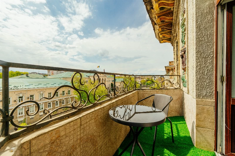 Ultra Central | Spacious | Terrace View